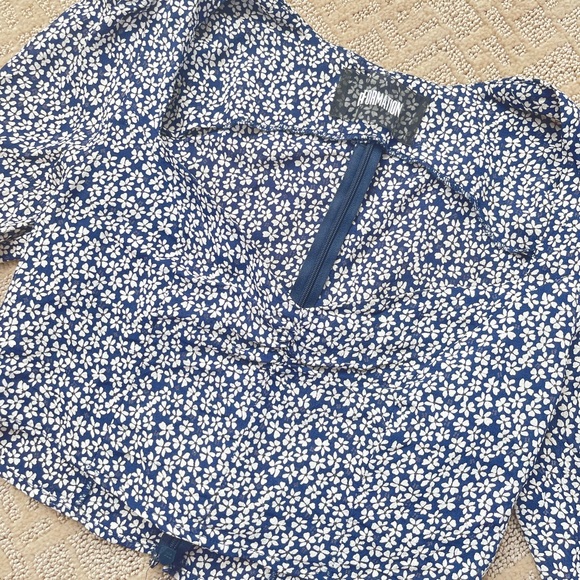 (4) Reformation Blue & White Floral Crop Top - Picture 4 of 11